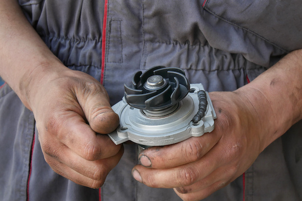 6 Visible Symptoms of a Failing Water Pump in Your Car